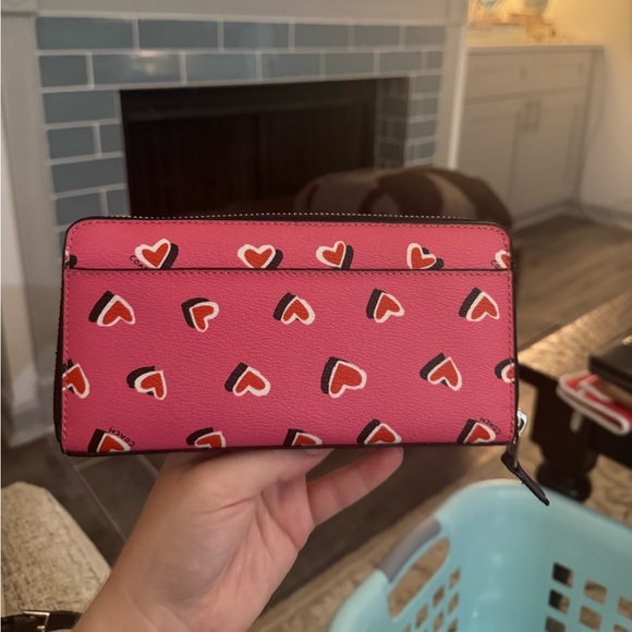 Coach Heart Wallet - Picture 4 of 6